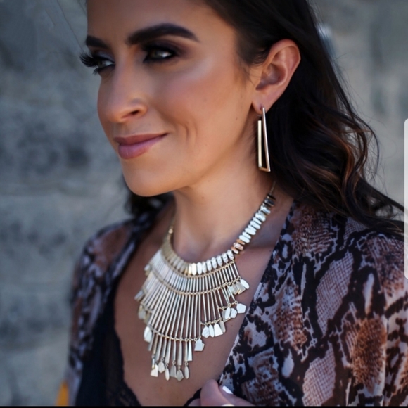 Kendra Scott, Easton, Gold Earrings - Picture 6 of 11